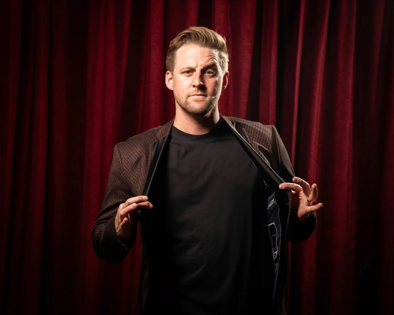 Wes Barker performing